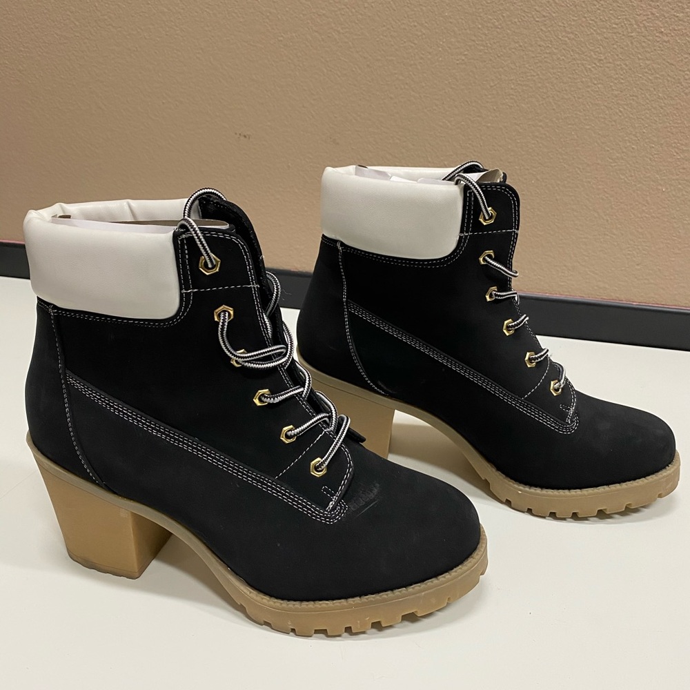 Suede and rubber bottom hiking boots size 10 new